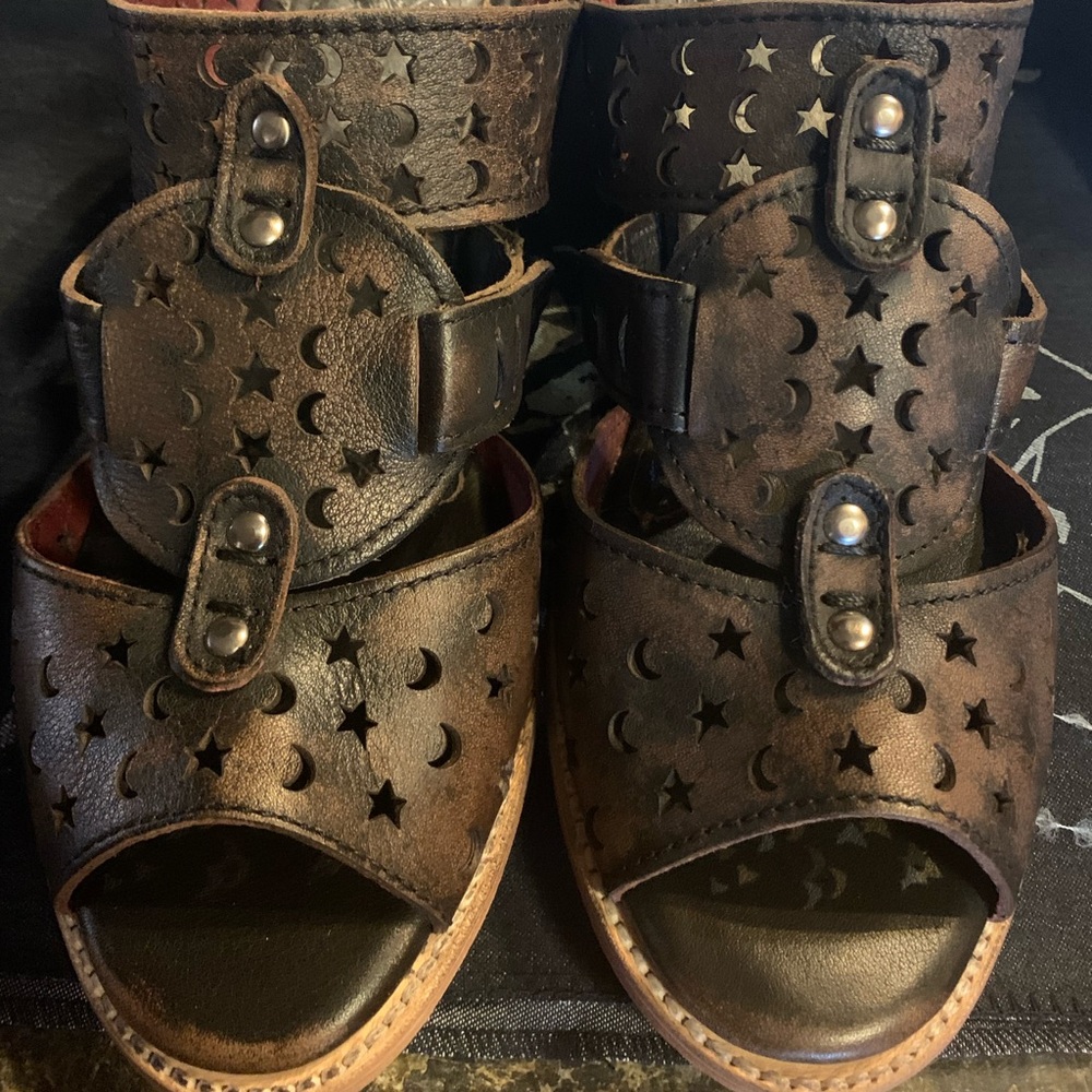 New FreeBird sandals… never worn.. size 11